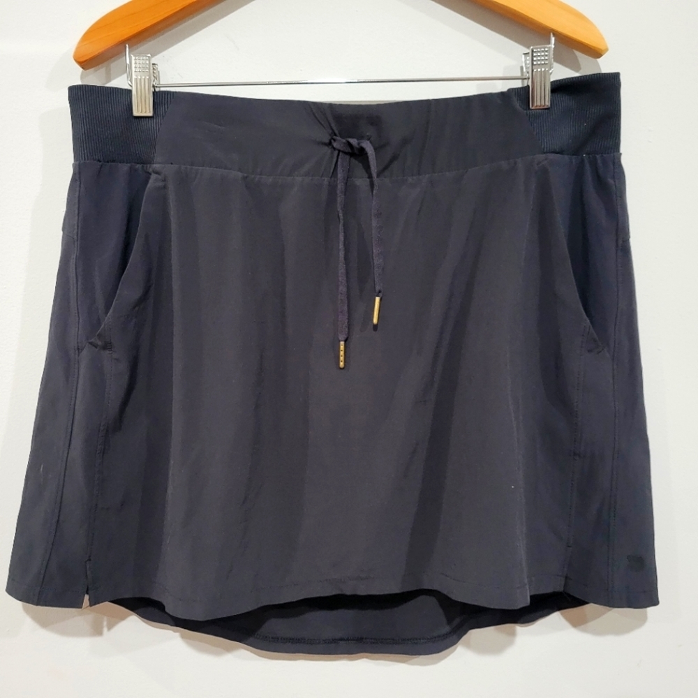 NWOT All in motion black skort size XL